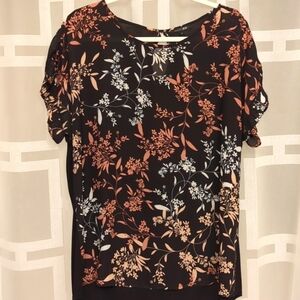 Floral Feminine Top, size L